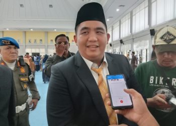 Bupati Bintan, Roby Kurniawan, saat diwawancarai oleh awak media, seusai pelantikan, foto: ist/detak.media
