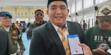 Bupati Bintan, Roby Kurniawan, saat diwawancarai oleh awak media, seusai pelantikan, foto: ist/detak.media