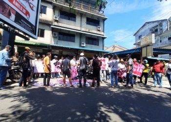 Puluhan Driver Maxim Tanjungpinang saat Melakukan Aksi Demo, foto: Mael/detak.media