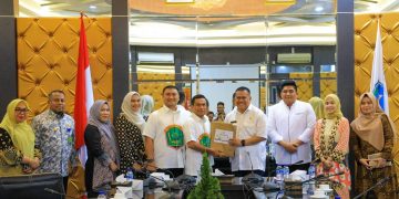 Foto bersama seusai pertemuan dengan Pemkab Labuhan Batu Utara, foto: ist