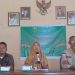 Kabid PPPA Yuli Ramadhanita didampingi Camat Bunguran Timur Hamid Asnan (kanan) serta Sekretaris Desa Batu Gajah (kiri) saat menyampaikan sambutan dalam sosialisasi (foto : Zaki/DM)