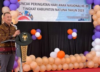 Wabup Rodhial Huda saat memberikan sambutan di Hari Anak Natuna ke 39 (foto : Dok.Diskominfo)