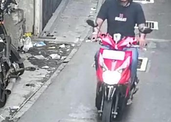 Pelaku DM saat Terekam CCTV Beraksi di kawasan Jalan Gambir Tanjungpinang, foto: ist