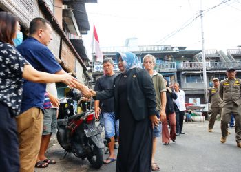 Wali Kota Tanjungpinang, Rahma saat meninjau langsung progres pekerjaan dan kondisi di Akau Potong Lembu, foto: Kopim/detak.media