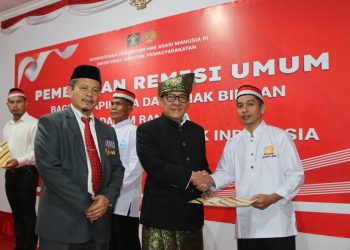 Menteri Hukum dan Ham, Yasonna Laoly saat memberikan remisi pada saat hadir di Lapas Narkotika Tanjungpinang, beberapa saat yang lalu, foto: doc/detak.media