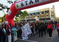 Walikota Tanjungpinang, Rahma, saat melepas Peserta Gerak Jalan 8 KM, foto: Fizi/detak media