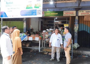 Bulog bersama DP3 Tanjungpinang saat Melakukan Sidak Harga Beras di Pasar Bincen, foto: Mael/detak.media
