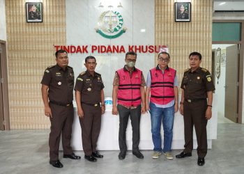 BW dan S usai Menjalani Pemeriksaan dan Dijebloskan ke Rutan Tanjungpinang, foto: ist/Penkum Kejati Kepri