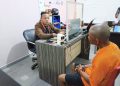 Pelaku Penusukan Istri di Tanjungpinang saat Menjalani Pemeriksaan, foto: Mael/detak.media