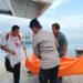 Jasad Korban saat Dievakuasi di Pelantar I Tanjungpinang, foto: Mael/detak.media
