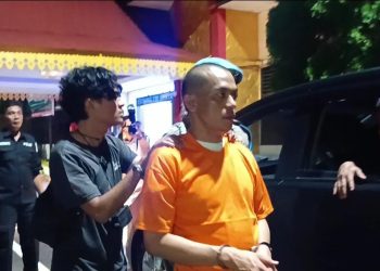 RS saat Digiring untuk Dibawa ke Mapolresa Barelang Batam, foto: Mael/detak.media