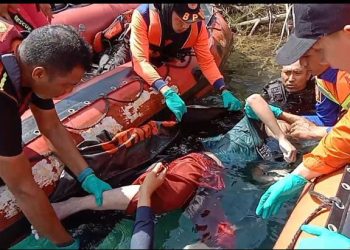 Tim Pencarian saat Mengevakuasi Korban Tenggelam di Danau Bekas Galian Batu Granit, foto: Mael/detak.media