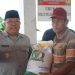 Walikota Blitar Santoso memberikan beras 10 kilogram pada warga Kelurahan Sentul, foto: Dani ES/detak.media