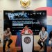 Menparekraf Sandiaga Uno (tengah) mendukung pelaksanaan Indonesia Bimmerfest 2023 yang akan berlangsung di Sirkuit Internasional Mandalika dalam "The Weekly Brief with Sandi Uno" di Gedung Sapta Pesona, Jakarta, Senin (30/10/2023), foto: kemenparekraf.go.id