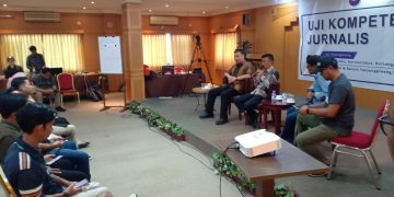 Pj Wali Kota Tanjungpinang saat menjadi pemateri di UKJ AJI Tanjungpinang angkatan ke 90, foto: Detak.media