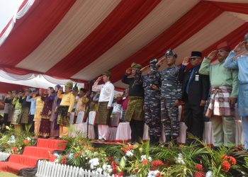 Sekdako Tanjungpinang, Zulhidayat saat memimpin Upacara HUT Kota Otonom Tanjungpinang, foto: diskominfo/detak.media