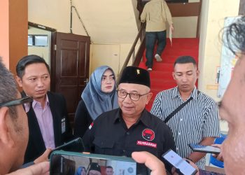 Ketua DPC PDIP Kabupaten Blitar Rijanto, usai mengikuti sidang putusan di Bewaslu, foto: Dani ES/detak.media