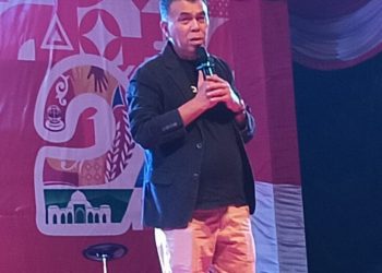 Bupati Natuna, Wan Siswandi saat membuka festival dangdut Indonesia di Pantai Piwang, Ranai (foto : Dok. PJN/DM)