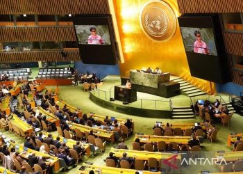 Arsip foto - Menteri Luar Negeri Retno Marsudi berbicara dalam pertemuan darurat Sidang Majelis Umum PBB untuk membahas aksi ilegal Israel di wilayah pendudukan Palestina, yang digelar di New York, AS, Kamis (26/10/2023). ANTARA/HO-Kemlu RI/pri.