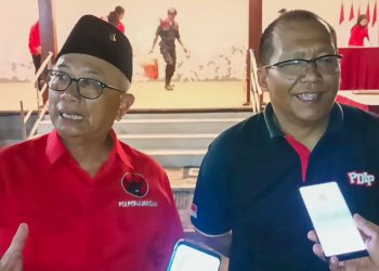 Ketua DPC PDI Perjuangan Kabupaten Blitar Rijanto (kiri) dan Sekretaris (kanan) usai mengikuti konsolidasi bersama caleg,foto: Dani ES/detak.media