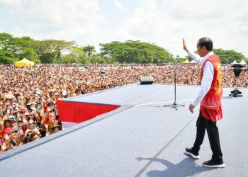 Presiden Jokowi dalam kunjungan kerja ke Kutai Barat, Kaltim, Jumat (03/11/2023). (Foto: BPMI Setpres)