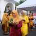 PKK Dispar Kepri (Kurung Kuning) saat Melakukan Parade Lomba Kue Tradisional Khas Melayu, foto: Mael/detak.media