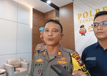 Kapolsek Tanjungpinang Timur, AKP Rifi Sitohang saat Diwawancarai, foto: Mael/detak.media