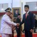 Presiden RI Joko Widodo (Jokowi) melantik Brigjen TNI (Purn) H. Edy Natar Nasution sebagai Gubernur Riau, di Istana Negara, Jakarta, Senin (27/11/2023). (Foto: Rahmat/Humas Setkab)