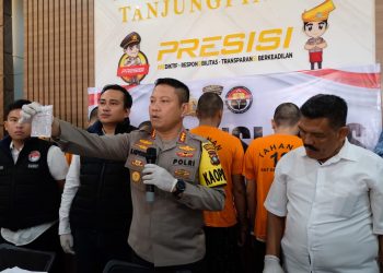 Kapolresta Tanjungpinang, Kombes Pol Heribertus Ompusunggu saat Menunjukan Barang Bukti yang Diamankan Dari Tersangka, foto: Mael/detak.media