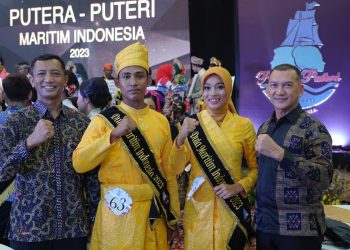 Dari kiri, Danlanal Ranai Kolonel Laut (P) Maman Nurachman saat mendampingi Firsandy Hamdi dan Pina Oviansyah bersama Wakil Bupati Natuna, Rodhial Huda