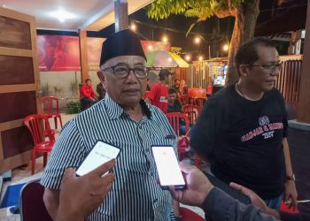 Ketua DPC PDI Perjuangan Kabupaten Blitar Rijanto, didampingi oleh Sekretaris DPC PDI Perjungan Kabupaten Blitar Supriadi, foto: Dani ES/detak.media