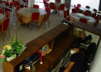 Pelaku saat Terekam CCTV Beraksi Mencuri Handphone di Sebuah Rumah Makan yang ada di Jalan RFH Tanjungpinang, foto: dok/detak.media