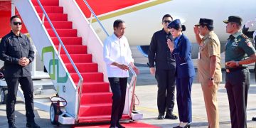 Presiden Jokowi tiba di Pangkalan Utama TNI AD (Lanumad) Ahmad Yani, Kota Semarang untuk melakukan kunjungan kerja di Provinsi Jawa Tengah, Rabu (13/12/2023). (Foto: BPMI Setpres/Muchlis Jr)