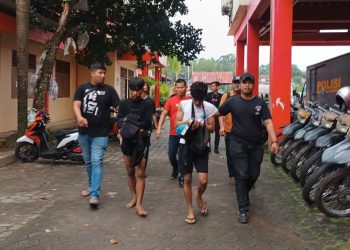 Dua Pelaku Pembobol Rumah usai Diringkus Unit Jatanras Polresta Tanjungpinang, foto: Mael/detak.media