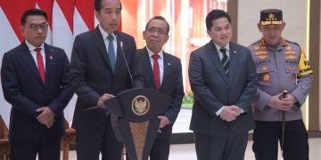 Presiden Jokowi memberikan keterangan pers di Bandar Udara Halim Perdanakusuma, Selasa (09/01/2024) siang. (Foto: Humas Setkab/Rahmat)