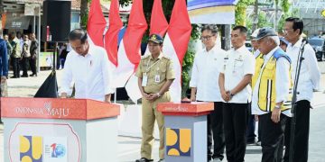 Presiden Jokowi meresmikan tujuh ruas jalan di DIY yang dipusatkan di Kabupaten Gunungkidul, DIY, pada Selasa (30/01/2024). (Foto: BPMI Setpres/Kris)