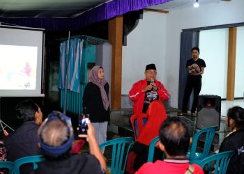 Ketua DPC PDI Perjuangan Kabupaten Blitar Rijanto saat perkenalkan Relawan Milenial Ganjar, foto: Dani ES/detak.media