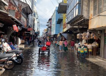 Fenomena Banjir Rob yang Melanda Pesisir Tanjungpinang pada Febuari 2023, foto: Mael/detak.media