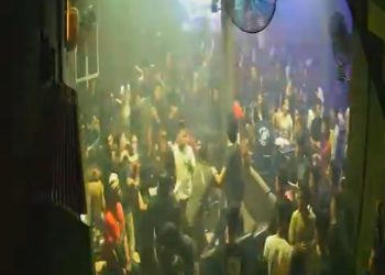 Screenshoot Rekaman CCTV, yang memperlihatkan Keributan yang Terjadi di Kafe yang ada di Jalan Raya Dompak Tanjungpinang, foto: dok/detak.media