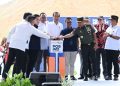 Presiden Jokowi meluncurkan Nusantara Logistics Hub and Services, di kawasan IKN, Penajam Paser Utara, Kalimantan Timur, Rabu (17/01/2024). (Foto: BPMI Setpres)