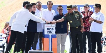 Presiden Jokowi meluncurkan Nusantara Logistics Hub and Services, di kawasan IKN, Penajam Paser Utara, Kalimantan Timur, Rabu (17/01/2024). (Foto: BPMI Setpres)