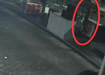 Screenshot Rekaman CCTV Memperlihatkan Aksi Pelaku Membobol Stand Pedagang di Kawasan Street Food Bincen Tanjungpinang, foto: instagram