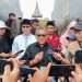 Hasto saat diwawancarai setelah nyekar di makam Bung Karno, foto: Dani ES/detak.media