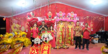 Foto Bersama Hiburan Malam Menjelang Perayaan Imlek 2024, foto: Mael/detak.media