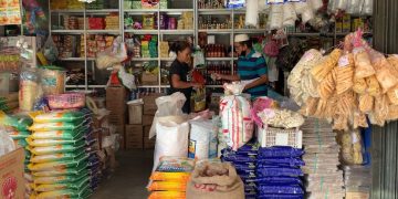 Pedagang Beras di kawasan Bintan Center Tanjungpinang, foto: Mael/detak.media