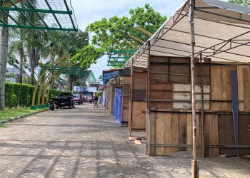 Kondisi Persiapan Stand Bazar Ramadan di Lapangan Pamedan Tanjungpinang, foto: Mael/detak.media