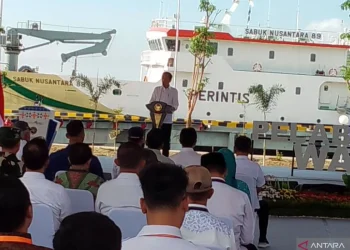 Presiden Joko Widodo saat memberikan pidato pembukaan saat peresmian Pelabuhan Wani dan Pelabuhan Pantoloan di Teluk Palu, Kabupaten Donggala, Sulawesi Tengah, Rabu (27 Maret 2024). (ANTARA/Nur Amalia Amir)