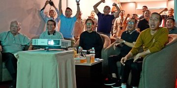 Presiden Jokowi Presiden RI menyaksikan pertandingan tim nasional sepak bola Indonesia melawan Vietnam, di Kota Palu, Sulawesi Tengah, Selasa (26/03/2024). (Foto: BPMI Setpres)