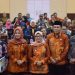Bupati Blitar Rini Syarifah saat foto bersama dengan OPD terkait dan camat se-Kabupaten Blitar, dalam acara launcing pembayaran pajak daerah melalui virtual account, foto: Dani ES/detak.media
