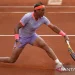Rafael Nadal mengembalikan bola pukulan dari Alex De Minaur dalam turnamen tenis ATP Barcelona Open di Real Club de Tenis di Barcelona, Rabu (17/4/2024). ANTARA/AFP/Pau Barrena/am.